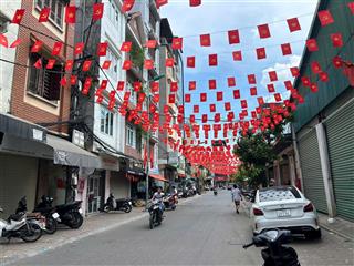 Trung tâm đội cấn, ba đình 9 nổi 1 hầm, thang máy, vỉa hè rộng, kinh doanh sầm uất, nội thất xịn.