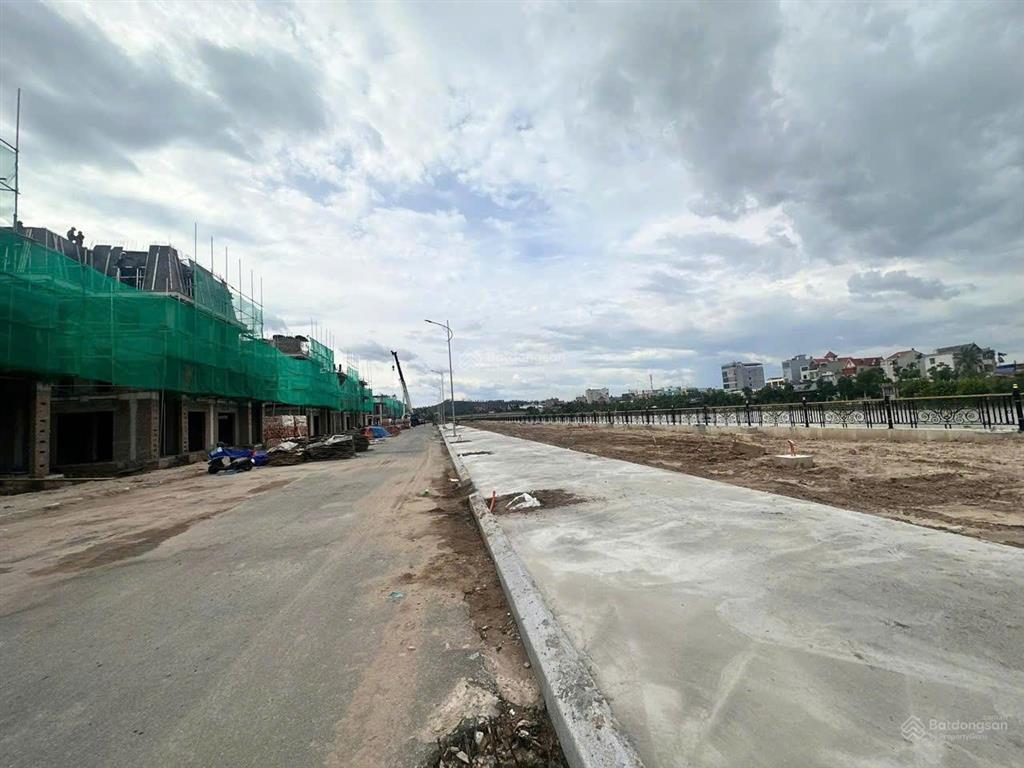 Bán căn biệt thự lkv27 xẻ khe với 198m2, hướng đông  tây
