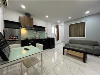 Cho thuê căn hộ dịch vụ 1pn 60m2 ban công gần sân bay tân sơn nhất , công viên hoàng văn thụ