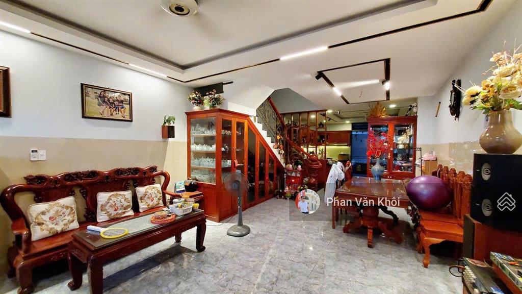 Cần tiền bán gấp nhà hoàn thiện nội thất cao cấp đường 20m, vị trí đẹp tại vạn phúc city