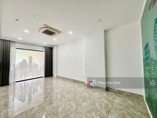 Cho thuê văn phòng tầng trệt 100m2 đường 25m tại vạn phúc city