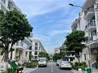 Bán gấp nhà hoàn thiện nội thất cao cấp , dt7x20m nhà 1 hầm 4 lầu , sổ hồng công chứng