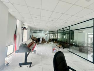 Cho thuê văn phòng nguyên 1 sàn 200m2 đã ngăn vách kính 3 phòng tại vạn phúc city