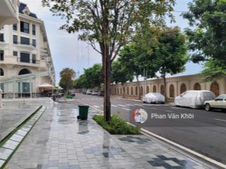 Cho thuê văn phòng 1 trệt + lửng,dt 7 x 20m đường 41 vạn phúc city  có hầm xe , máy lạnh .