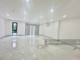 Cho thuê văn phòng tầng 1  dt 100m2 có hầm xe , thang máy tại vạn phúc city