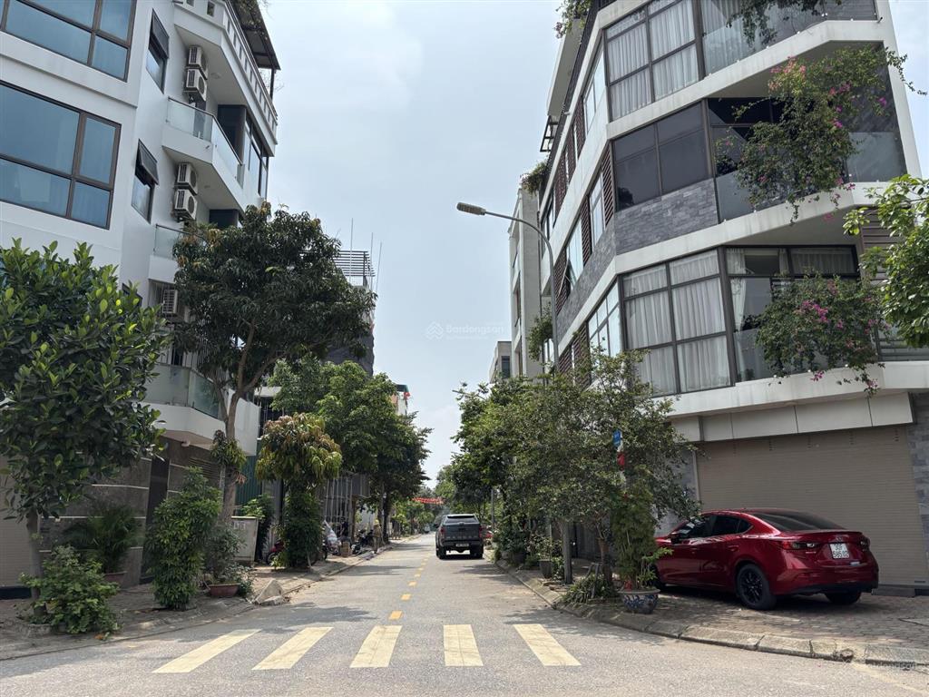Hiếm lô đất góc 2 thoáng mặt đường 13.5m khu phân lô thạch bàn 90m2 mt 5.4m giá đầu tư quá tốt