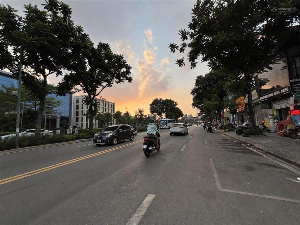 Rất hiếmlô đất ngõ nông xe nhỏ vào gần ngay mặt phố vũ đức thận cạnh bigc và cầu thđ 30m2 có 5.5tỷ
