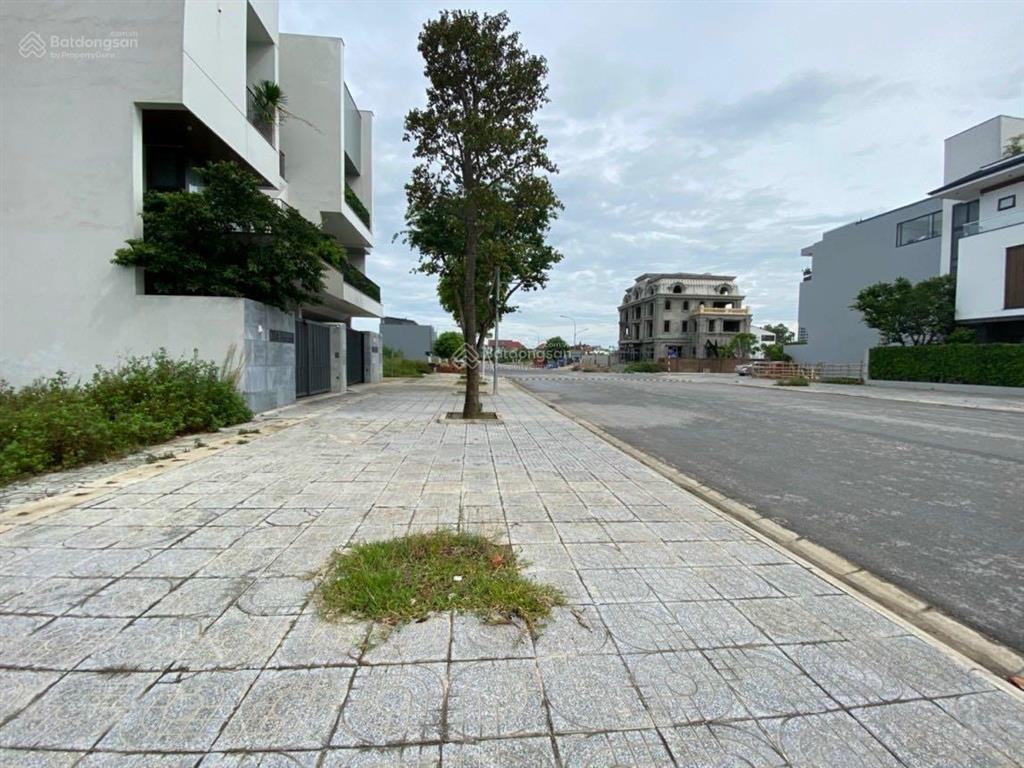 Bán lô góc đất biệt thự 2 mặt tiền đường 30m dự án golden city 6 lý tự trọng