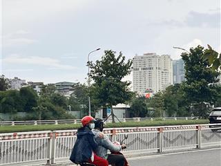 Bán lô đất mặt tiền đường 120m, nguyễn văn linh, quận 7 diện tích 3,9ha giá bán 3.000 tỷ.