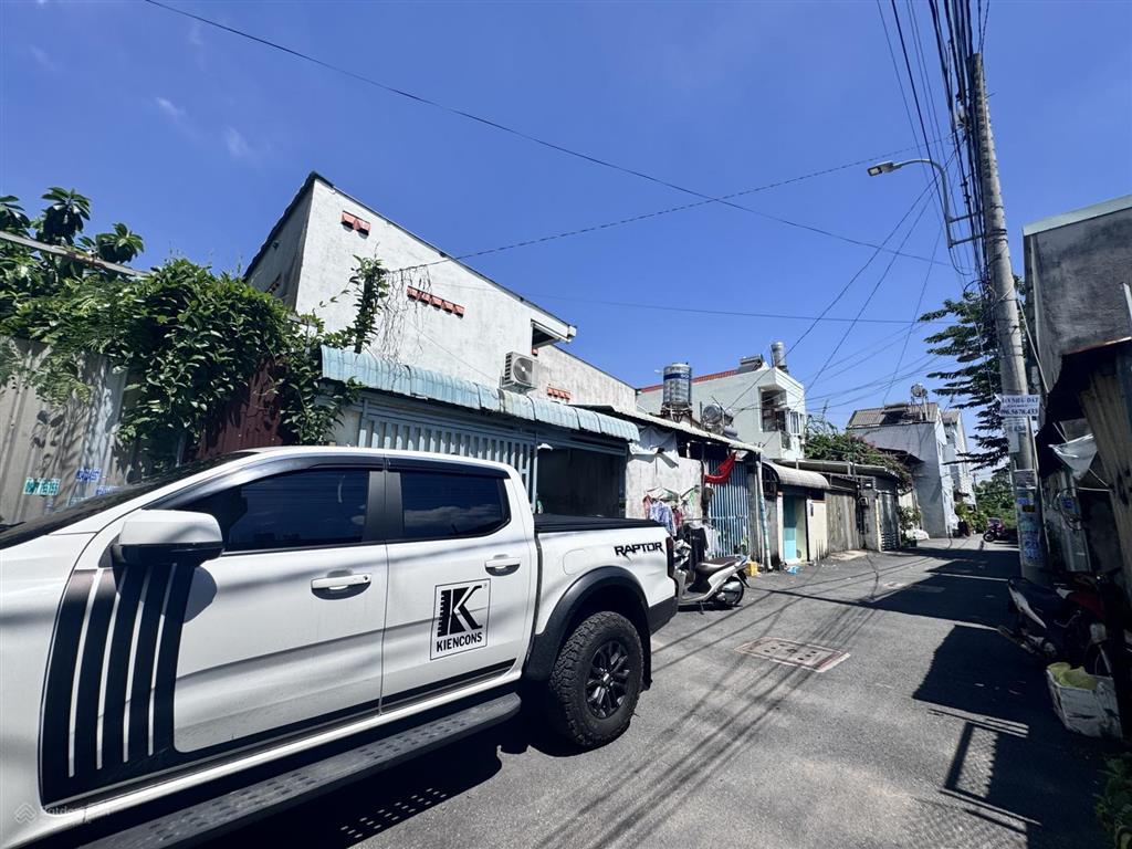 Bán lô đất diện tích đẹp 6*17m  đường xe hơi tránh  ngay chợ thủ đức  gần metro giá 7.65 tỷ