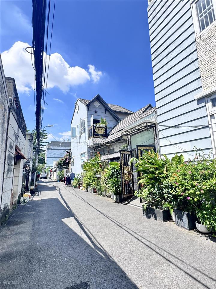 Bán lô đất diện tích đẹp 6*17m  đường xe hơi tránh  ngay chợ thủ đức  gần metro giá 7.65 tỷ