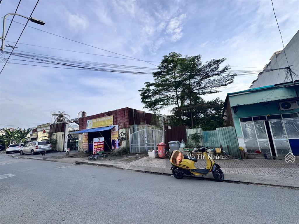 Mtkd đón đầu ql13 mở rộng  giá 9.5 tỷ  xây tự do  dt 5*22m  đường xe tải