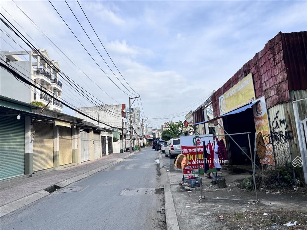 Mtkd đón đầu ql13 mở rộng  giá 9.5 tỷ  xây tự do  dt 5*22m  đường xe tải