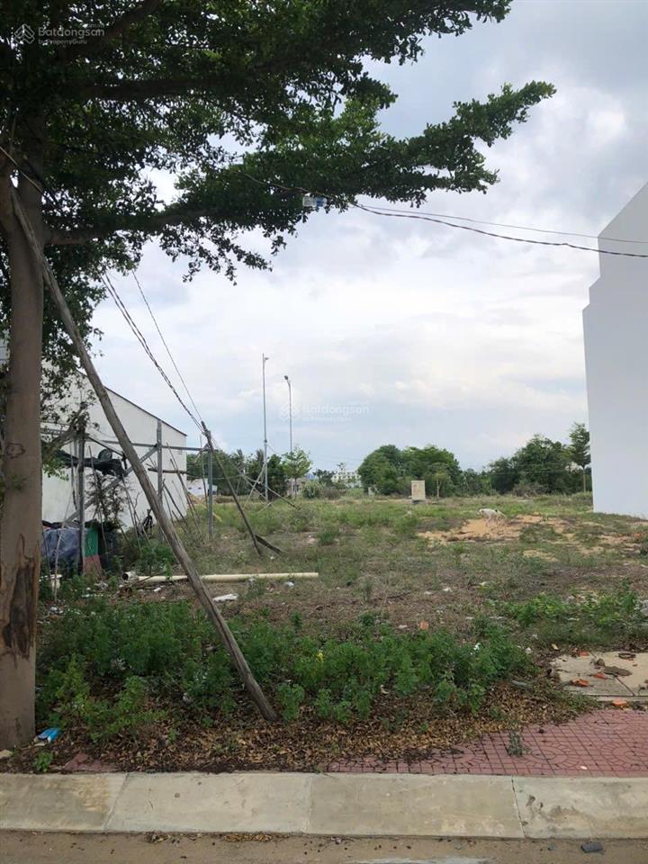 100m2 đất thổ cư, đối diện công viên, đường nhựa 12m, cách biển phan rang 300m mà giá chỉ 2ty350