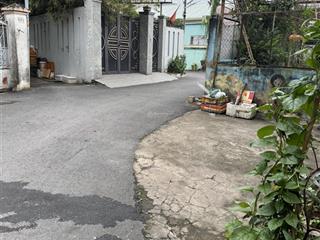 4,05 tỷ  bán nhà 130m2 1 trệt 1 gác đường oto thông ngay uỷ ban p phú hữu q9 * 0764 994 *** chốt nhà