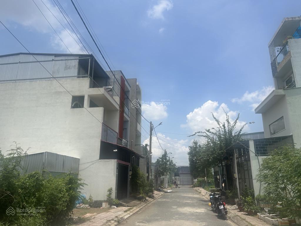 Bán đất đg xe tải gần riocentro chung cư ricca vòng xoay phú hữu giáp quận 2 83m2 5,1 tỷ sổ hồng