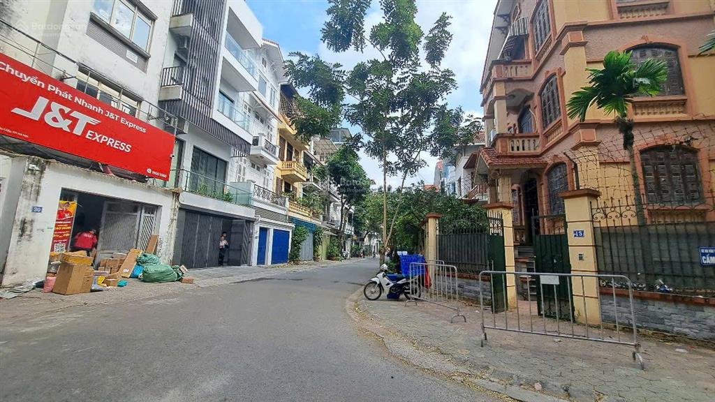 Bán gấp biệt thự trung yên, trung hòa, cầu giấy căn góc có sân vườn rộng rãi, sổ đỏ sang tên ngay