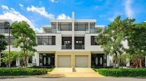 Bán biệt thự lucasta khang điền 230m2, đường 20m, khu compound khép kín, giá 32.5tỷ