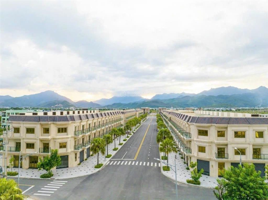 Bán đất lakeside đối diện công viên  đường nguyễn thành long