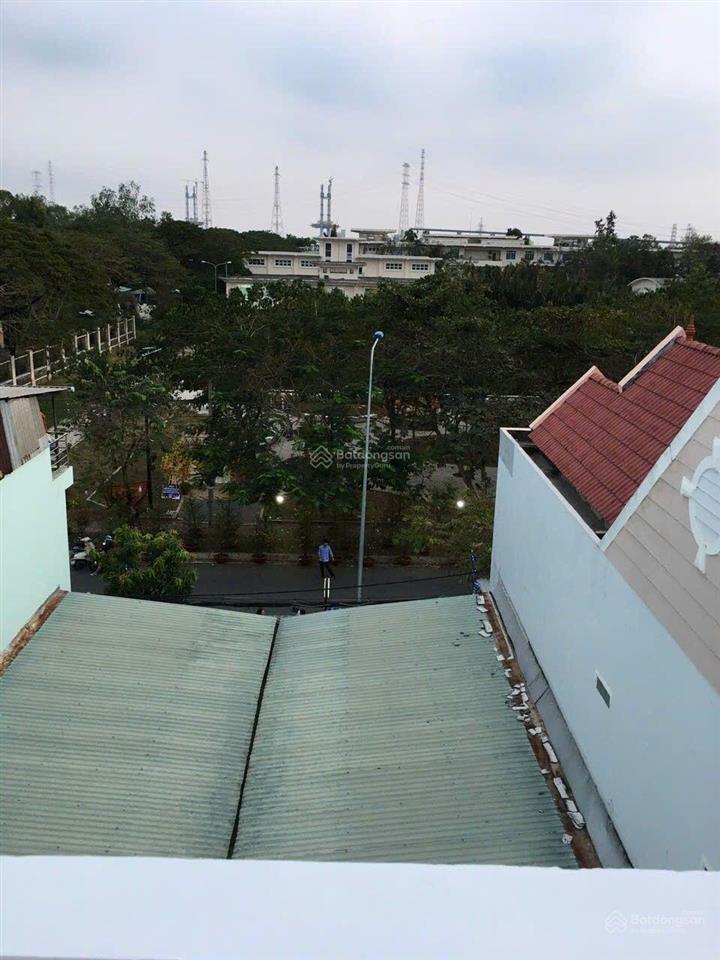 Cho thuê nhà nguyên căn đường rộng rãi thêm 2 views công viên mát mẻ