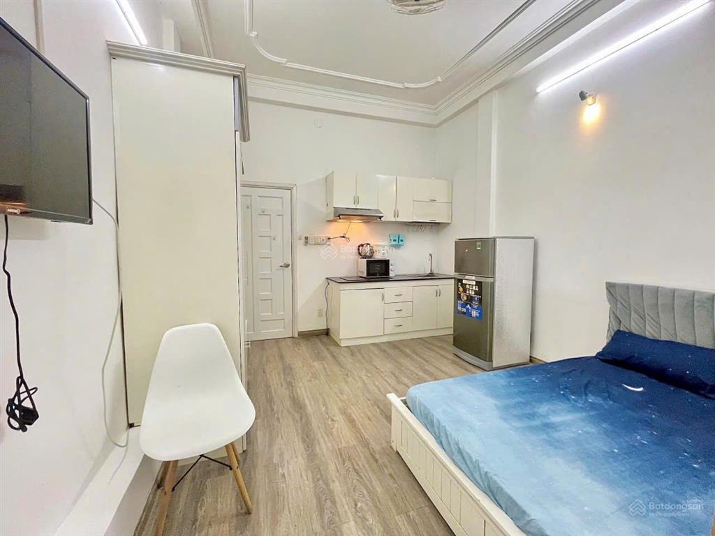 Cho thuê phòng tại quận 1, như hình, có máy hút mùi, gần thảo cầm viên, cầu thị nghè