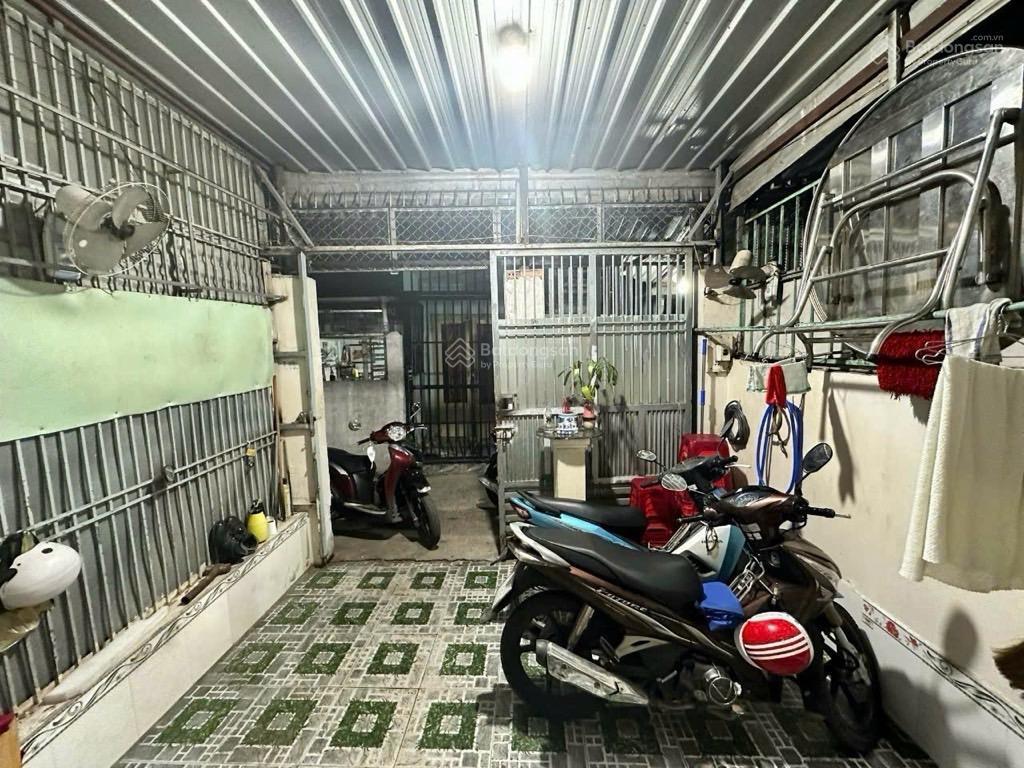 Bán nhà ngay chợ hiệp bình, 65m2 chỉ 4.3 tỷ, cách đường ô tô chỉ 30m