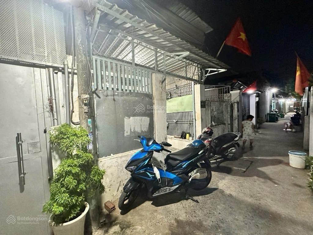 Bán nhà ngay chợ hiệp bình, 65m2 chỉ 4.3 tỷ, cách đường ô tô chỉ 30m