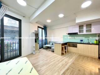 Siêu phẩm studio bancol 40m2  nội thất hiện đại, thang máy  gần vòng xoay điện biên phủ, uef, hiu