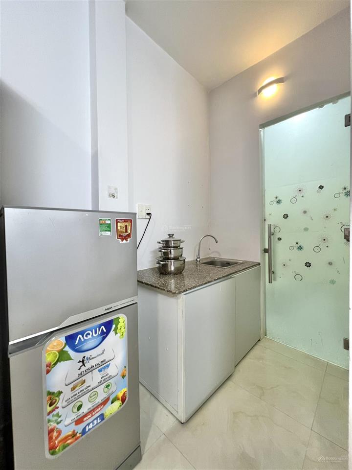 Phòng ban công mới  có thang máy gần vạn hạnh mall