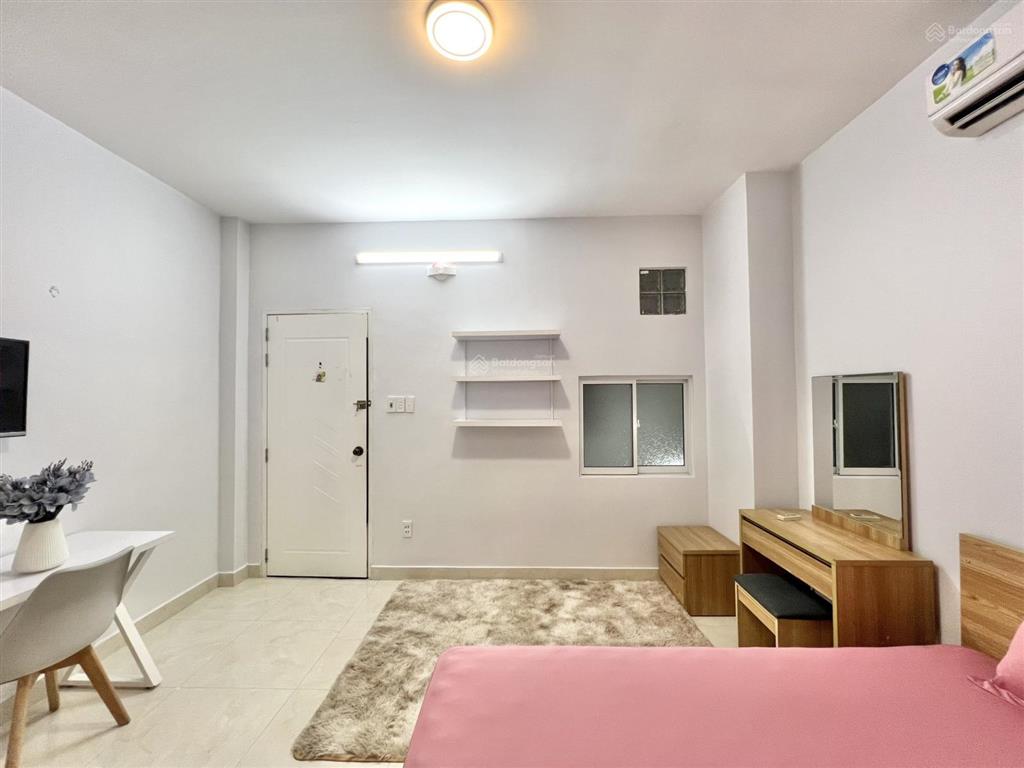 Phòng ban công mới  có thang máy gần vạn hạnh mall