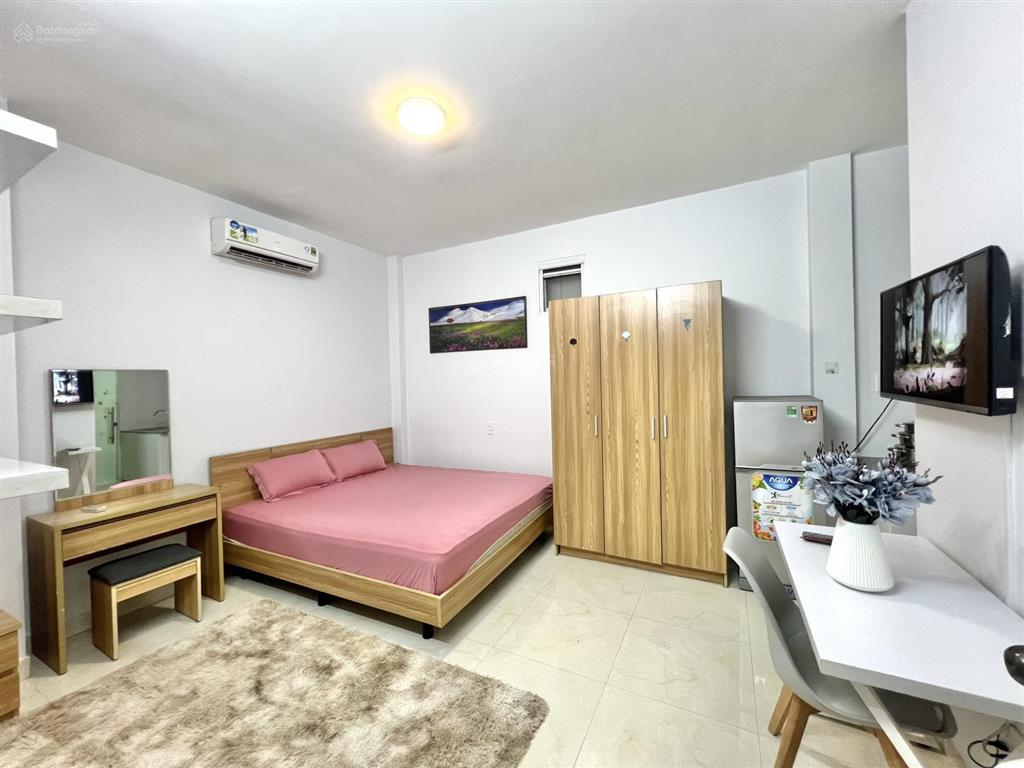 Phòng ban công mới  có thang máy gần vạn hạnh mall