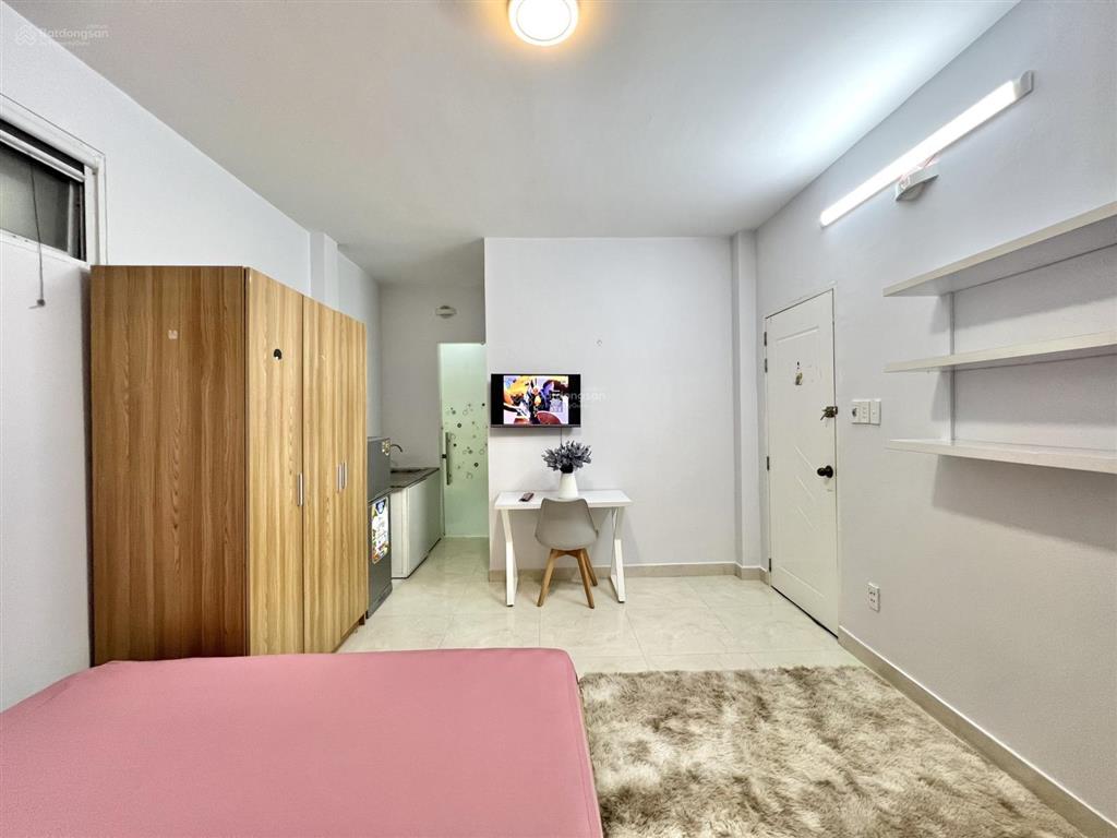 Phòng ban công mới  có thang máy gần vạn hạnh mall