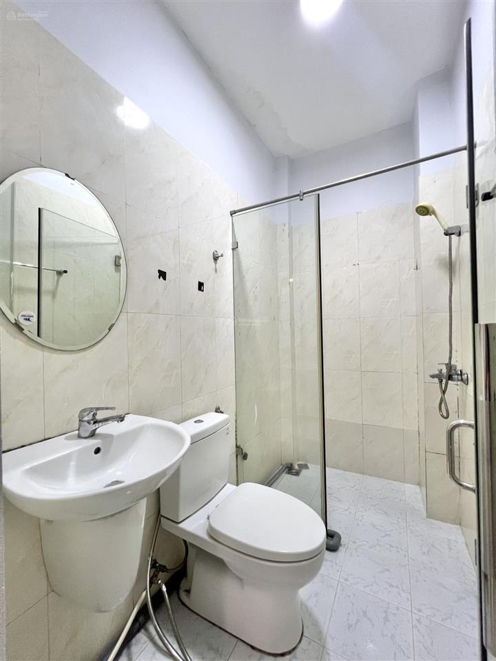 Phòng ban công mới  có thang máy gần vạn hạnh mall