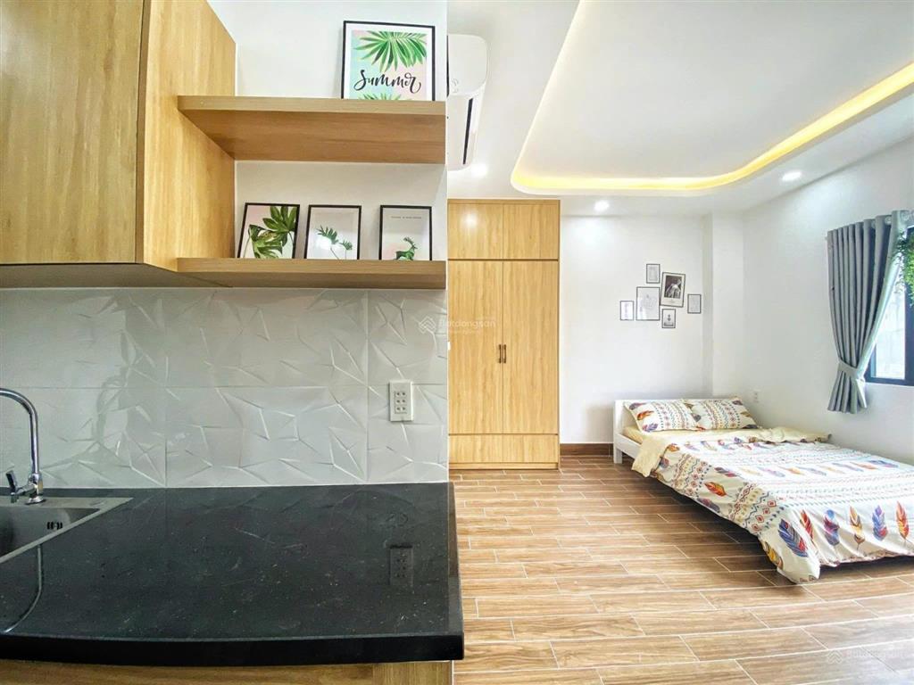 Phòng đẹp cửa sổ lớn gần co.op mart huỳnh tấn phát