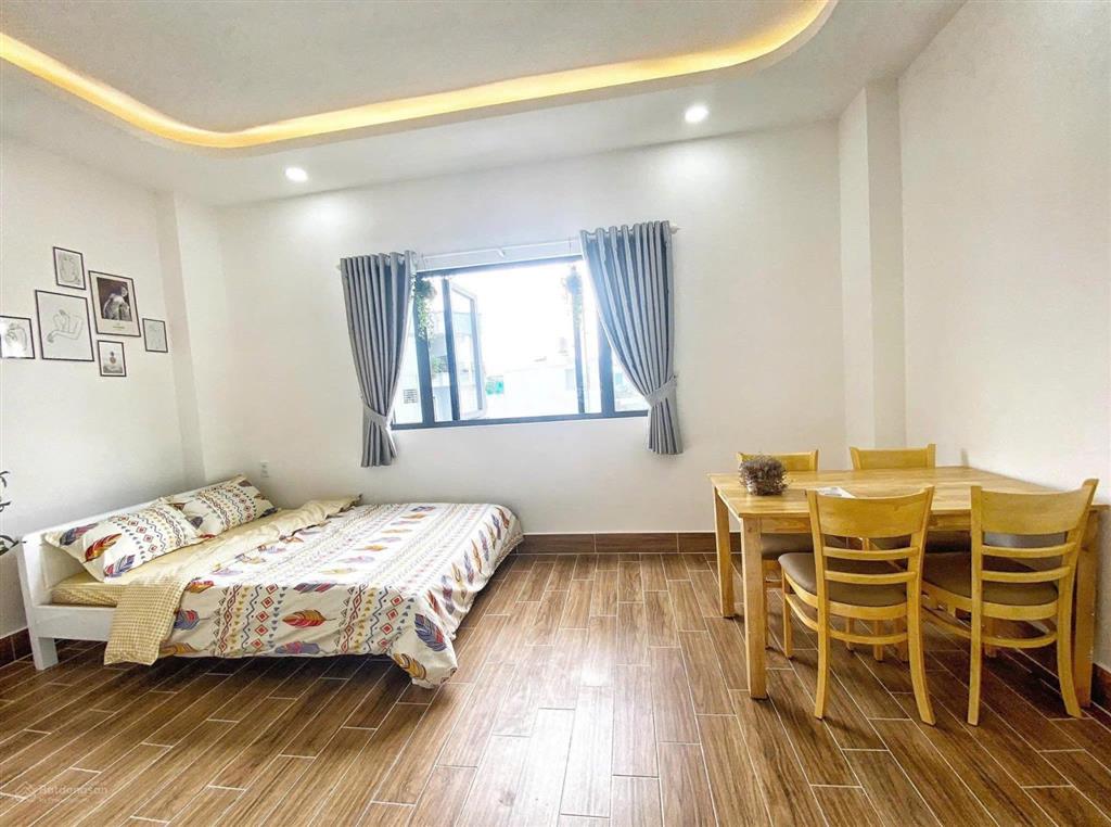 Phòng đẹp cửa sổ lớn gần co.op mart huỳnh tấn phát