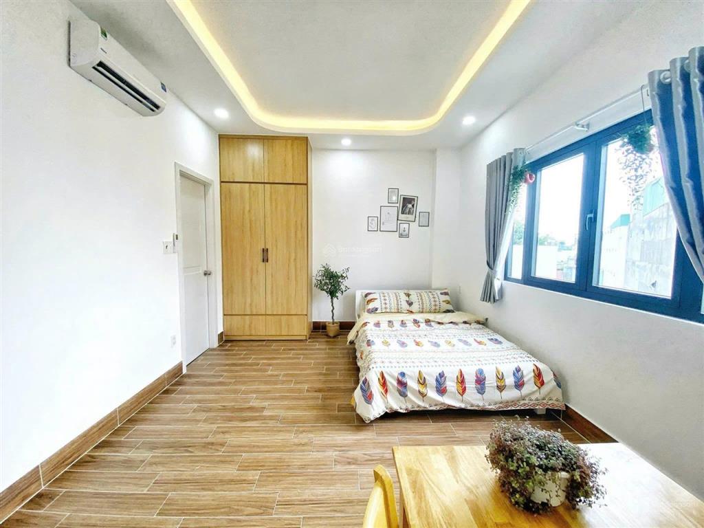 Phòng đẹp cửa sổ lớn gần co.op mart huỳnh tấn phát