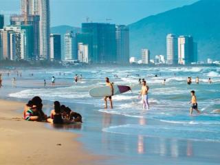 Bán đất ! đường lê văn lương  hướng đông nam  diện tích 300m2 ( 15x20 ) cách biển 200m giá 26tyx