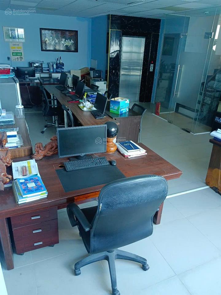 Sàn văn phòng 100m2 đầy đủ bàn ghế (2 phòng)