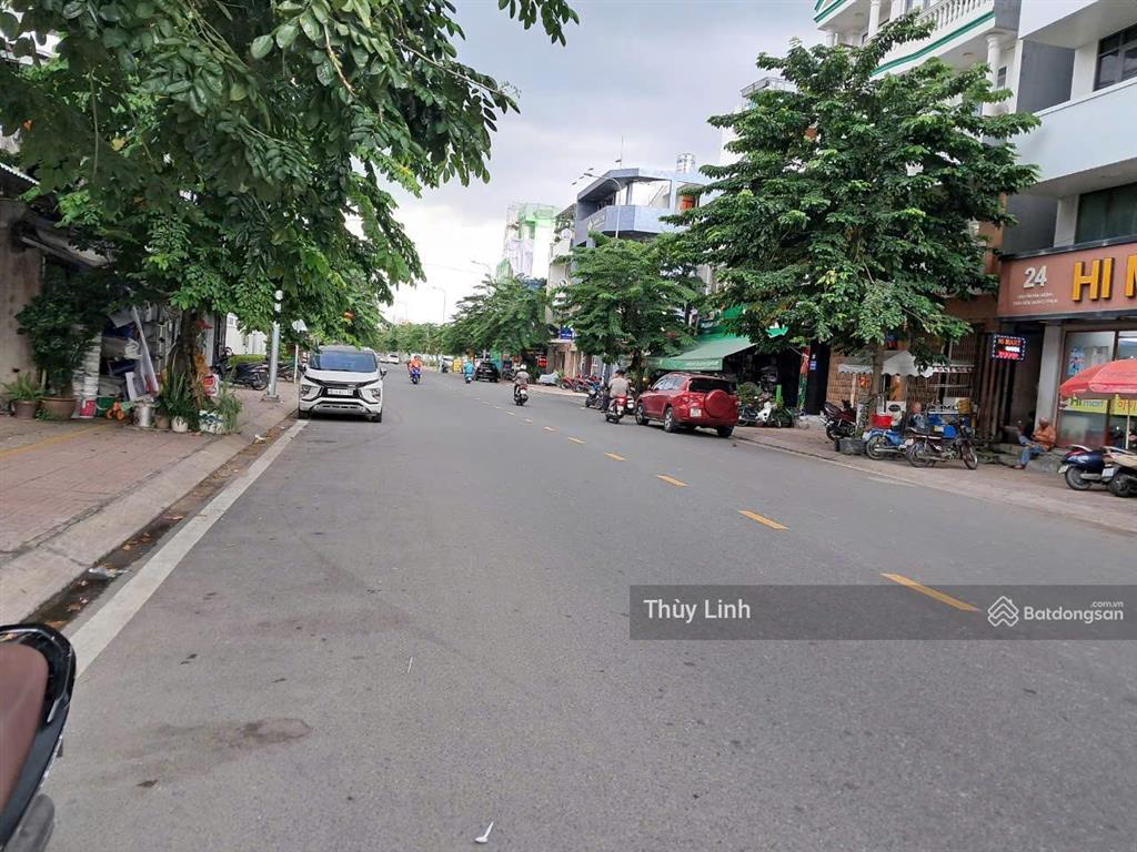 Ngộp! bán biệt thự sân vườn nội khu quốc hương, thảo điền, dt 21x22 cn 405m2 giá 66,8 tỷ