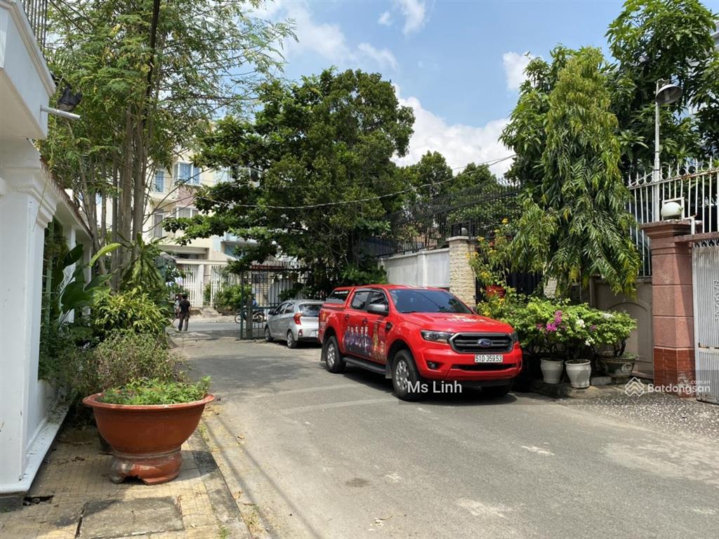 Giảm 10 tỷ  bán biệt thự sân vườn 500m2 tặng full nội thất gỗ đỏ thảo điền, dt 20x25 giá 80 tỷ