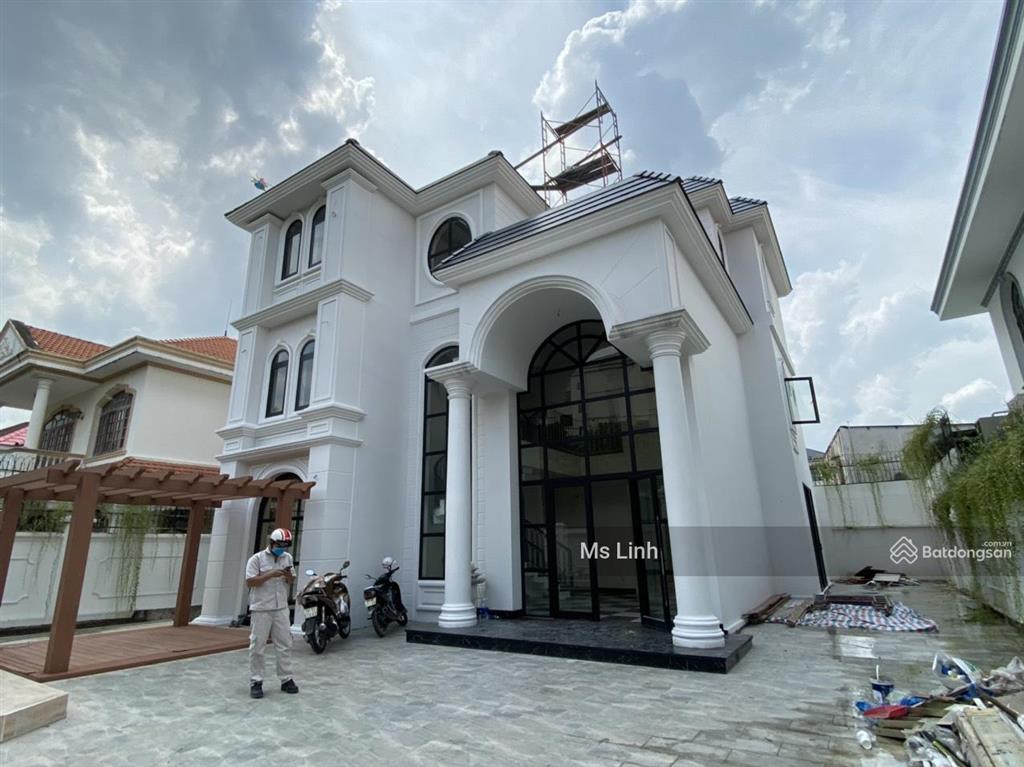 Giảm 10 tỷ  bán biệt thự sân vườn 500m2 tặng full nội thất gỗ đỏ thảo điền, dt 20x25 giá 80 tỷ