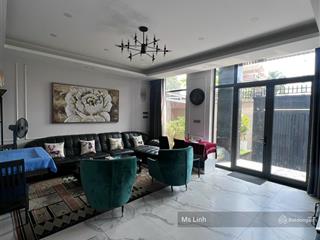 Kẹt vốn bán nhanh biệt thự hồ bơi tặng full nội thất châu âu gần sông, 20x15m cn 301m2 giá 59.9 tỷ