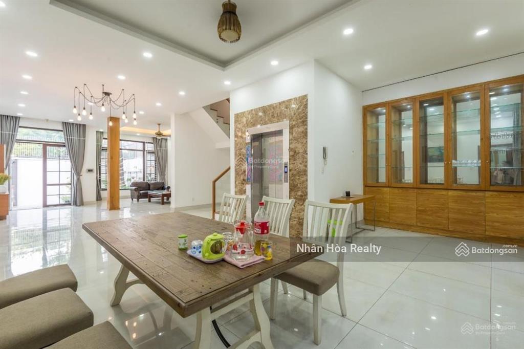 Giảm 5 tỷ  bán nhanh biệt thự hồ bơi mới đẹp ở liền, dt 8x25 cn 202m2, trệt 3 lầu chỉ 38 tỷ