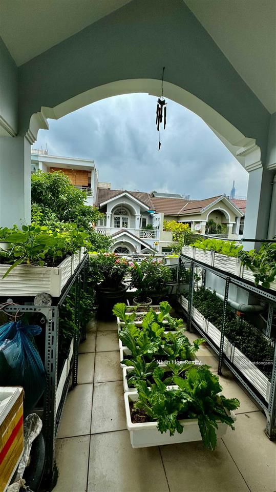 Giảm sâu bán gấp trong tháng biệt thự mới đẹp gần trần lựu, dt 8x20 hầm 3 lầu, giá ngộp, 0943 769 ***