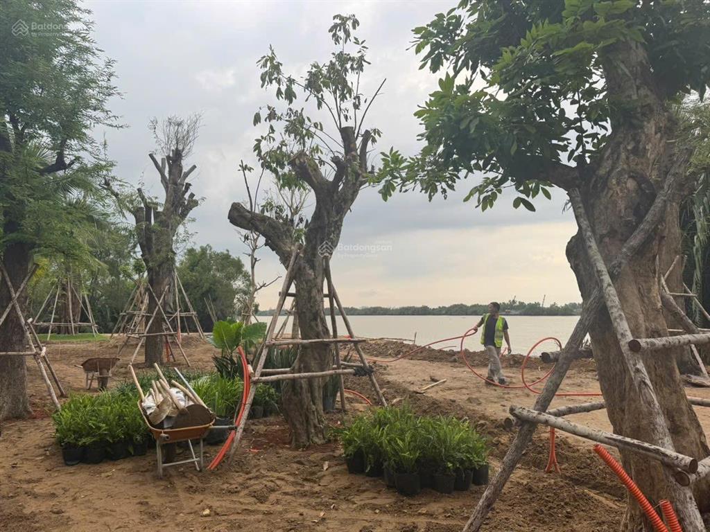 Bán dinh thự sông lơn  hàng hiếm giá tốt