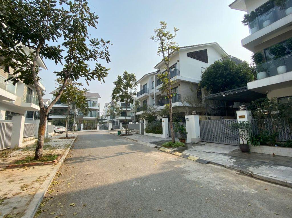 Chính chủ bán gấp BT 200m2,dự án Sol Lake Villas, gần hồ, giá chỉ 30.5 tỷ