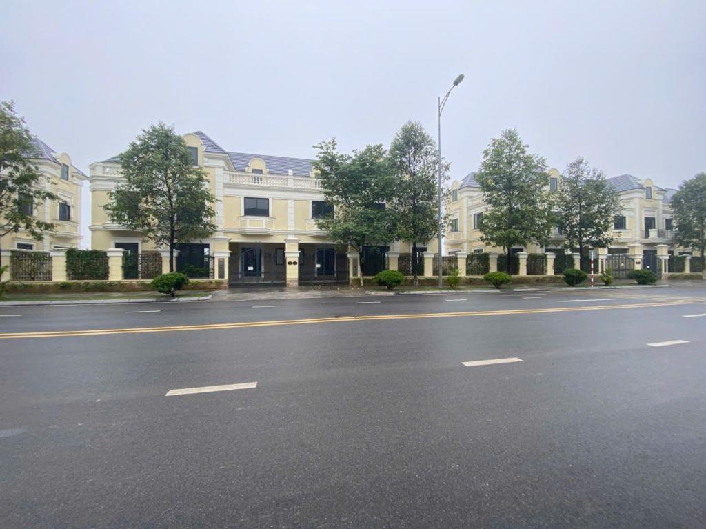 Bán biệt thự 214m2  đường Mùa Hạ, KĐT An Lạc Symphony, kd đỉnh