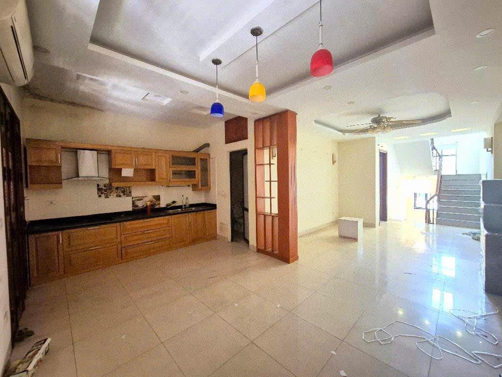 Bán LK mặt phố Sa Đôi, DT 90m2, 4 tầng, MT 6m, kinh doanh đỉnh, cạnh ubnd Đại mỗ