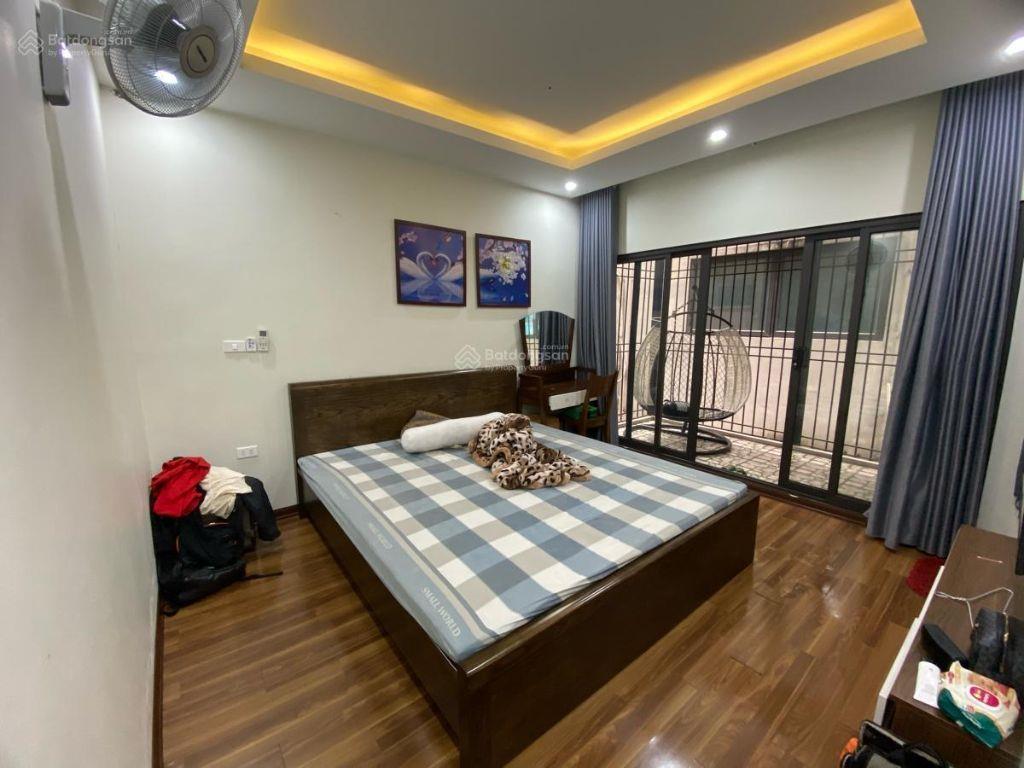 Bán gấp liền kề Báo nhân dân, DT 80m2, MT 5.4m, NT đẹp view chung cư, giá chỉ 20.5 tỷ