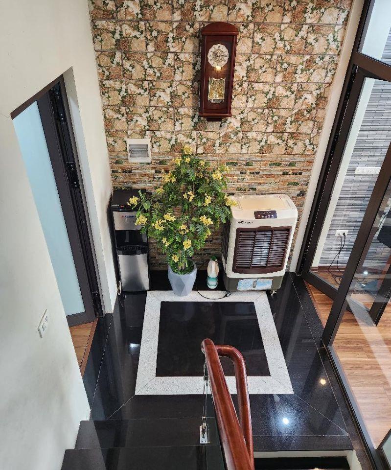 Bán gấp liền kề Báo nhân dân, DT 80m2, MT 5.4m, NT đẹp view chung cư, giá chỉ 20.5 tỷ